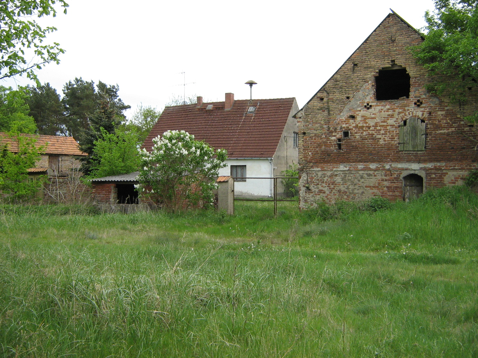 Gebude hinten